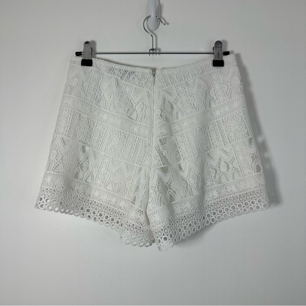 Alexis Women’s White Lace Micro Shorts Size XS - Picture 2 of 6